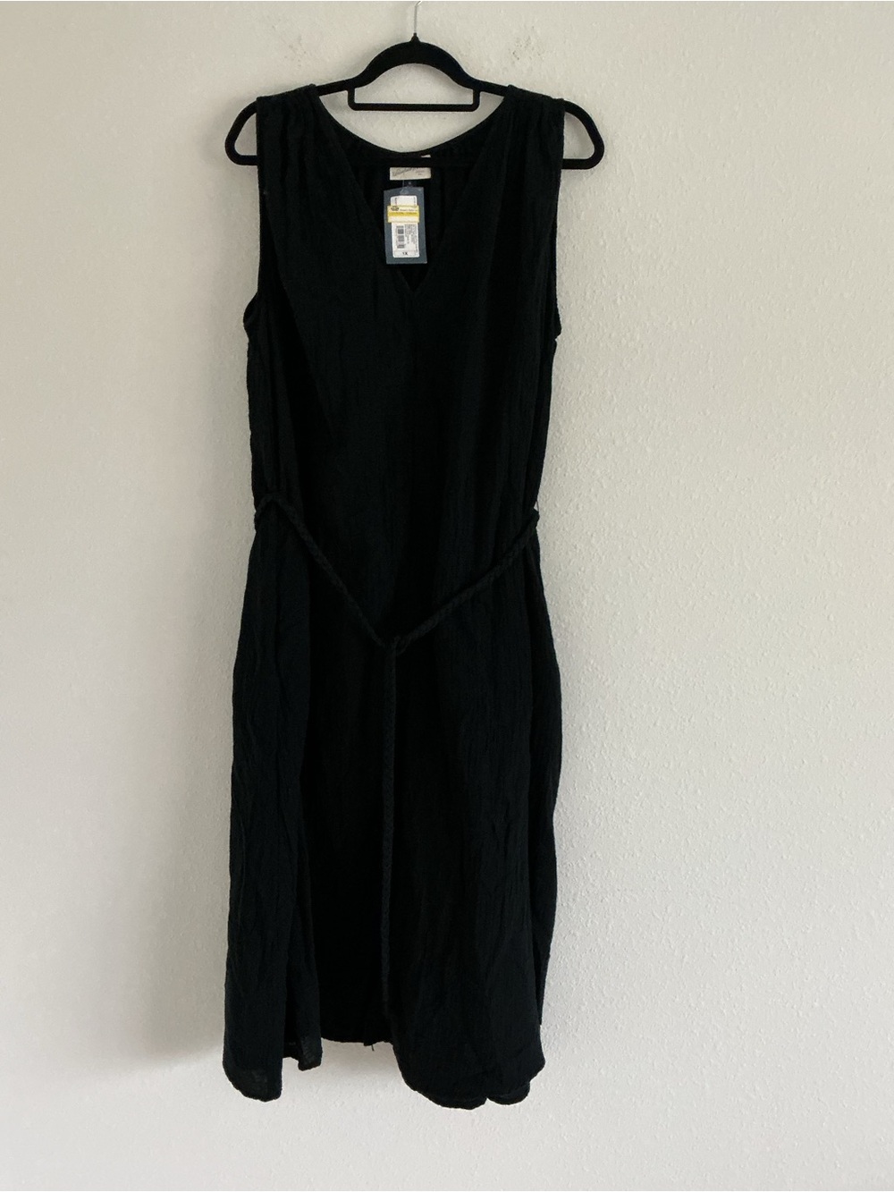 Universal Thread Black Sleeveless V-Neck Midi Dress with Waist Tie